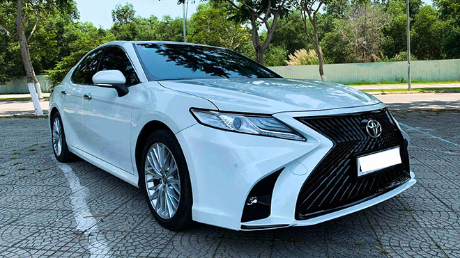 Toyota Camry lên bodykit trước như xế sang Lexus tại Việt Nam - 4