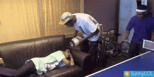 Chớ dại dột đi ngủ khi lũ bạn vẫn còn thức - 3