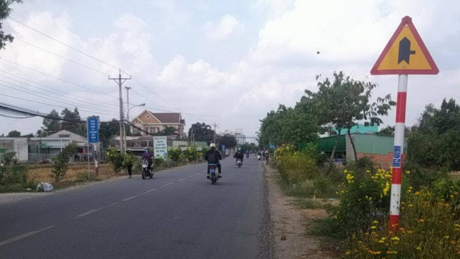 Đường dẫn vào nhà anh Nguyễn Hữu Nghị ở Long An