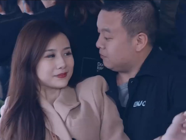 Video Clip Cười - Thanh niên lớ ngớ "vớ" được người yêu xinh xắn trên xe buýt