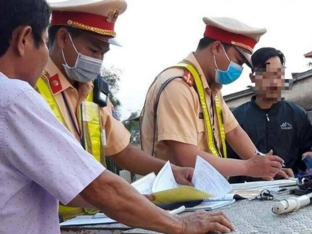 Tin tức trong ngày - Tài xế ô tô Quảng Trị dính phạt 35 triệu trên QL1 sau chầu bia "giải khát"