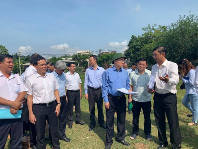 Lãnh đạo TP.HCM thị sát tình trạng nhà không phép ở Bình Chánh - 5