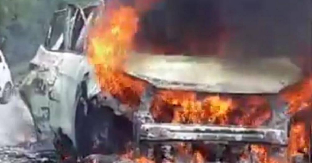 Tin tức trong ngày - Xe ô tô Santafe cháy ngùn ngụt giữa trưa, nam tài xế bỏng 95%