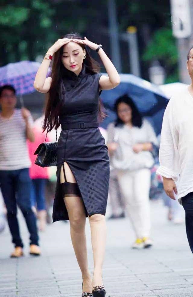 Phụ nữ Trung Quốc mê mặc xường xám xuống phố, không thiếu người vô duyên - 4