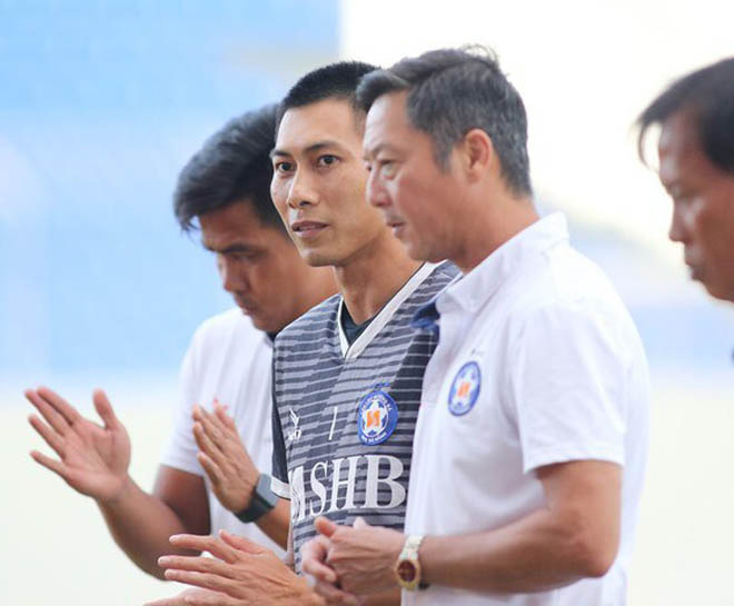 Thủ thành từng bị bầu Đức “hắt hủi” nhận bản hợp đồng cực khủng - 1
