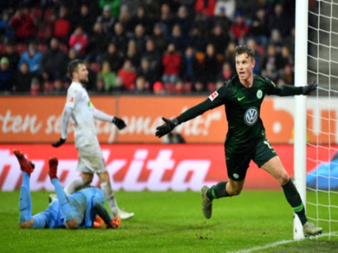 Video highlight trận Augsburg - Wolfsburg: Vỡ òa 2 cú đánh đầu, phút 90+1 kết liễu - 1