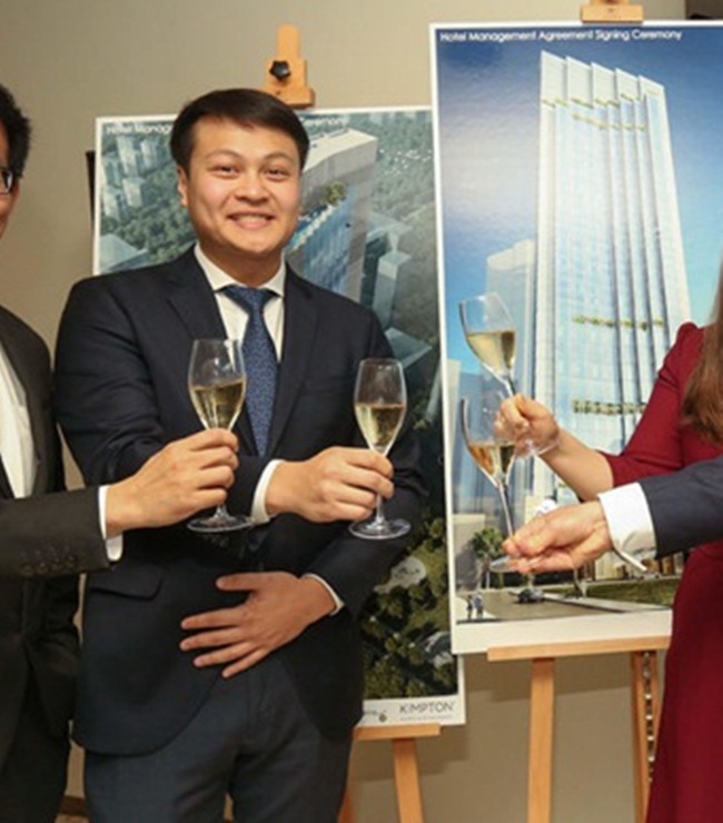 Jonathan Kwok là con trai của cố chủ tịch tập đoàn bất động sản Sun Hung Kai Properties Walter Kwok.
