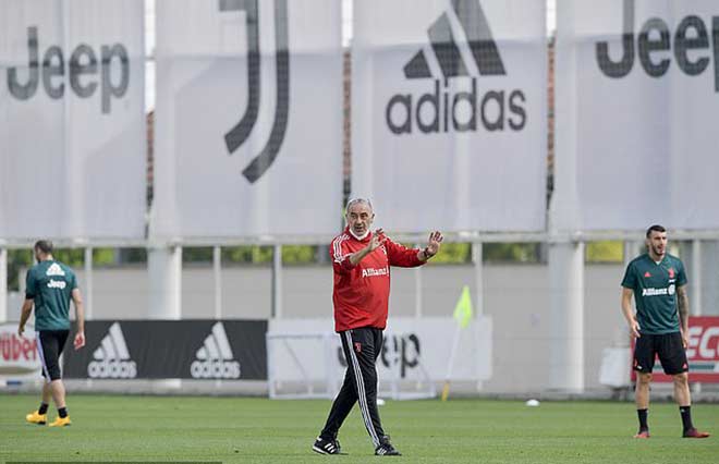 Ronaldo trở lại tập luyện cùng Juventus, đồng đội kể bí mật ở chung nhà - 2