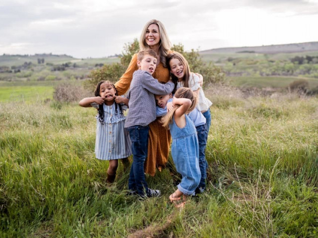 Bạn trẻ - Cuộc sống - Bà mẹ 5 con ra "tuyệt chiêu" giúp con cai nghiện thiết bị công nghệ