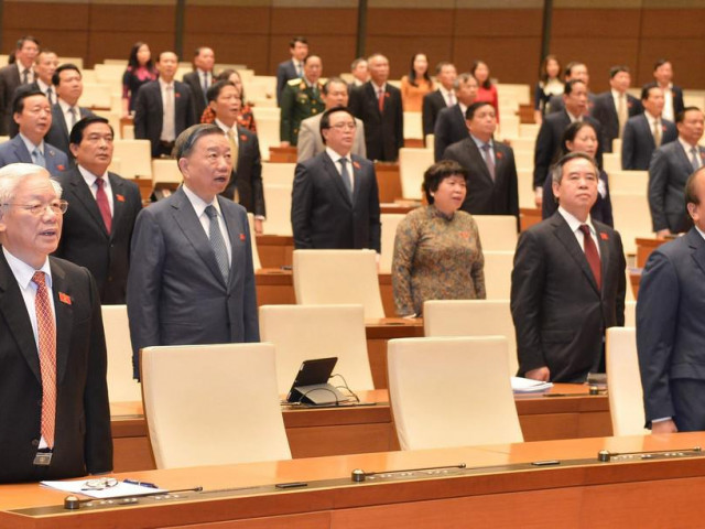 Tin tức trong ngày - Kỳ họp đặc biệt tại Hội trường Diên Hồng