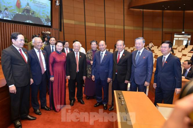 Tổng Bí thư, Chủ tịch nước Nguyễn Phú Trọng, Thủ tướng Chính phủ Nguyễn Xuân Phúc, Chủ tịch Quốc hội Nguyễn Thị Kim Ngân cùng các đồng chí lãnh đạo Đảng, Nhà nước dự khai mạc Kỳ họp thứ 9, Quốc hội khóa XIV.