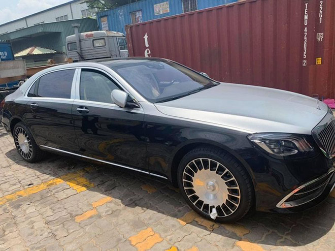 Vén màn Mercedes-Maybach S 560 &#34;Duo-Tone&#34; đầu tiên về Việt Nam - 1