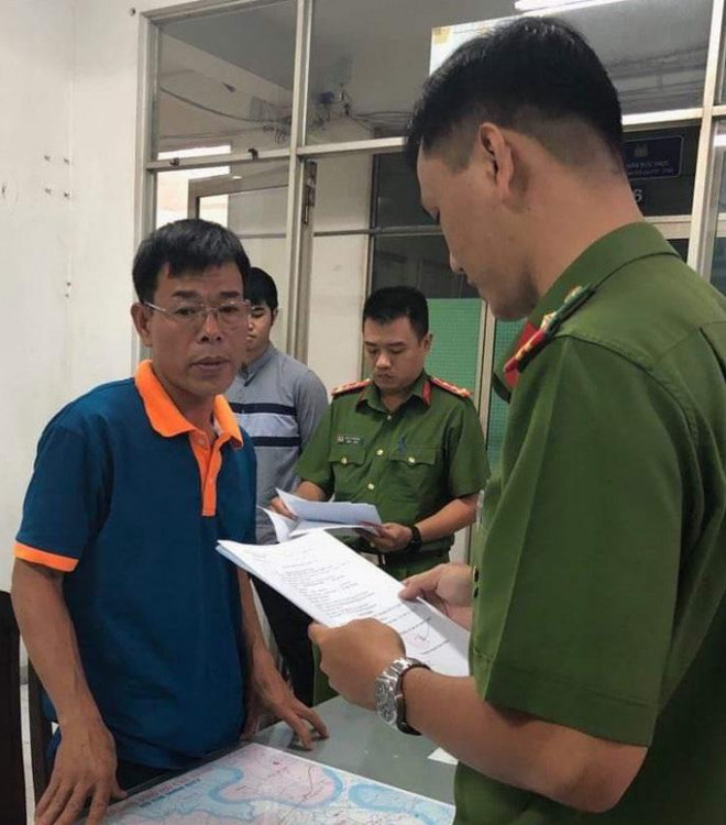 Ông Nguyễn Hải Nam lúc nghe lệnh bắt tạm giam