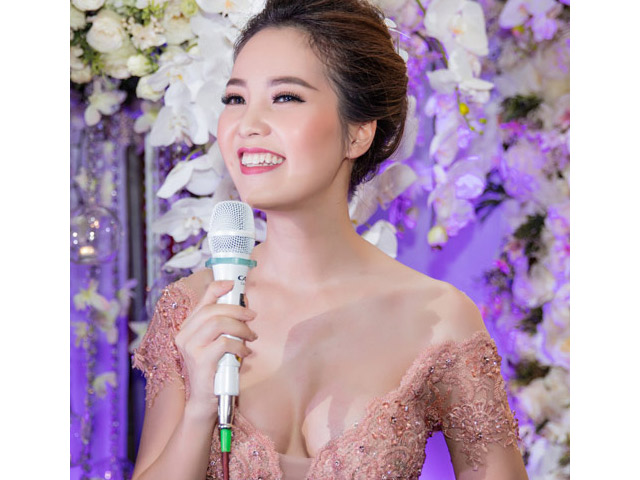 2 MC Chuyển động 24h mặc kín đáo khi lên sóng, ngoài đời chuộng váy ôm, croptop