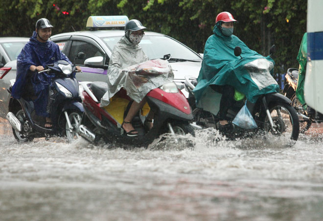 Tin tức 24h qua: Miền Bắc và miền Trung sắp hứng mưa lũ lớn sau nhiều ngày quay cuồng với nắng nóng - 2