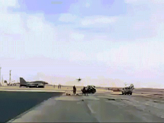 Phi thường - kỳ quặc - Video: Chiến đấu cơ bay cực thấp, sát đầu người