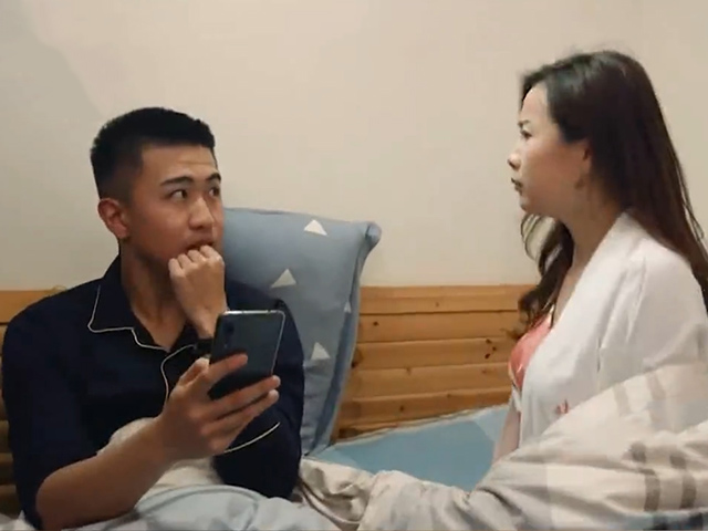 Video Clip Cười - Ông chồng tái mặt với giấc mơ "đau đớn" của vợ