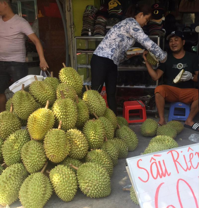 Sầu riêng loại ngon 80.000-90.000 đồng/kg (Ảnh TÚ UYÊN) 