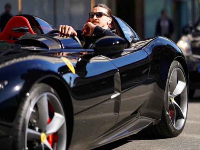 Ô tô - Zlatan Ibrahimovic cưỡi siêu xe Ferrari trên đường phố Thuỵ Điển