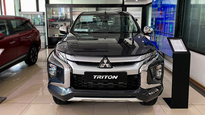 Mitsubishi Triton 4x4 đời 2019 giá chỉ còn khoảng 680 triệu đồng - 3