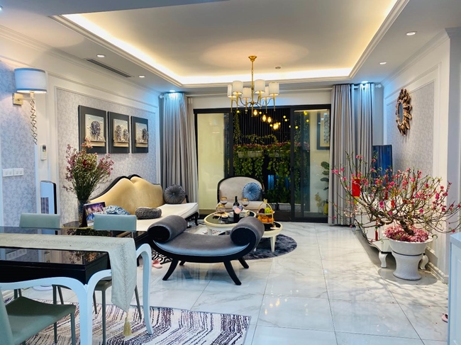 Hiện tại, diễn viên sinh năm 1989 sống một mình trong một căn hộ cao cấp tại Hà Nội. Tất cả nội thất trong nhà được sắp xếp hợp lý theo phong cách hiện đại, sang trọng.
