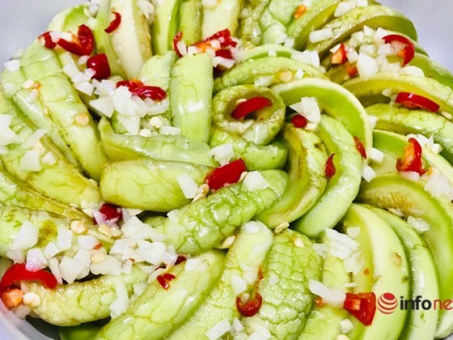 Ẩm thực - Cà dầm mắm tỏi ớt giòn ngon đưa cơm ngày nắng nóng