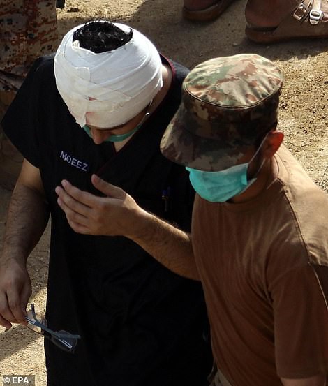 Pakistan: Hiện trường vụ máy bay chở hơn 100 người rơi trúng khu dân cư - 11