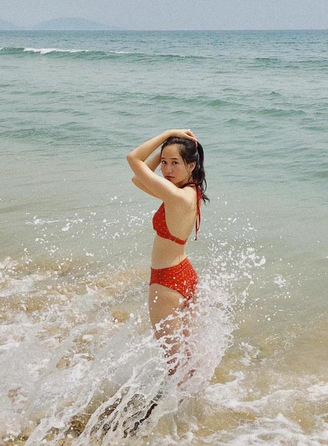 Hiếm hoi lắm, Trúc Anh mới khoe ảnh diện bikini.
