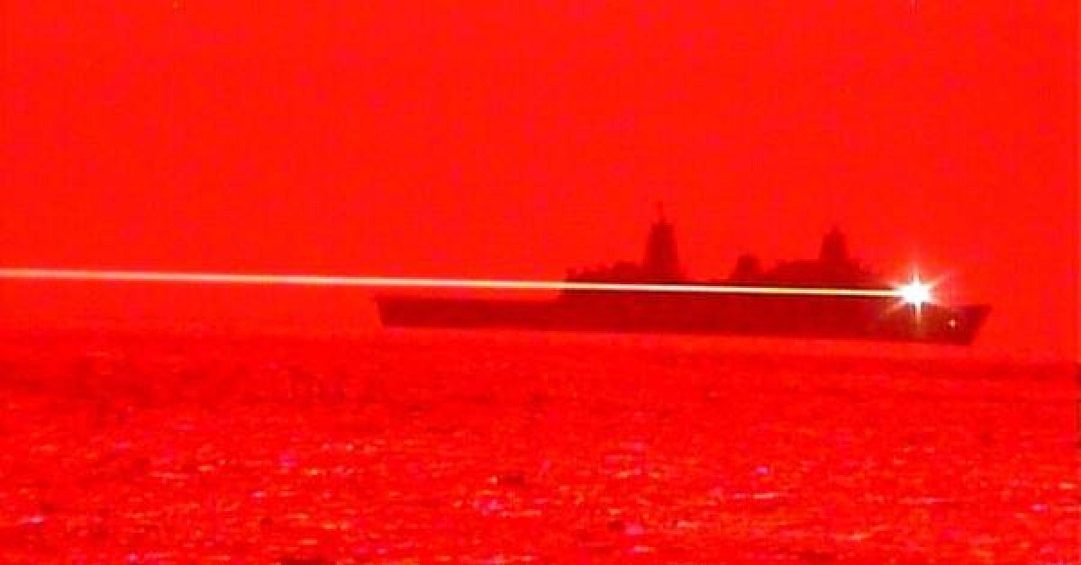 Thế giới - Tàu chiến Mỹ bắn UAV tan tành bằng vũ khí laser