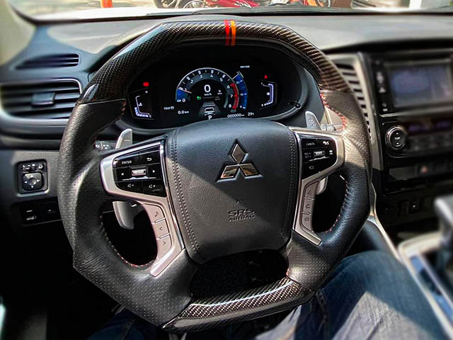 Tin tức ô tô - Xe SUV Mitsubishi Pajero Sport tại Việt Nam nâng cấp lên đồng hồ kỹ thuật số