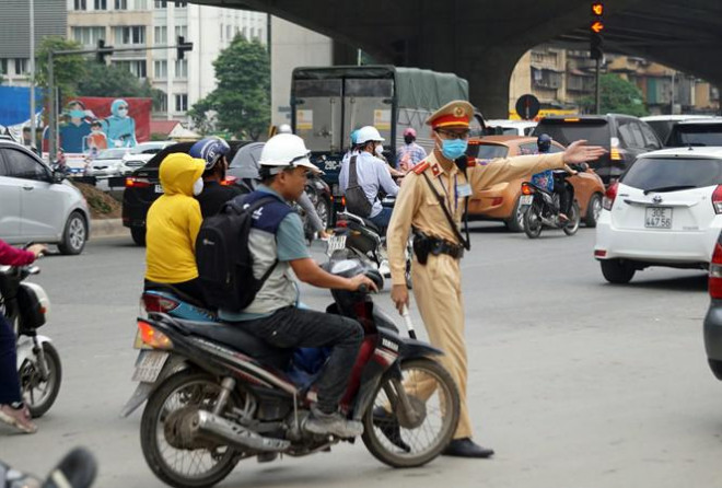 CSGT Hà Nội tổng kiểm soát, xử lý vi phạm giao thông ảnh: Nguyễn Hoàn