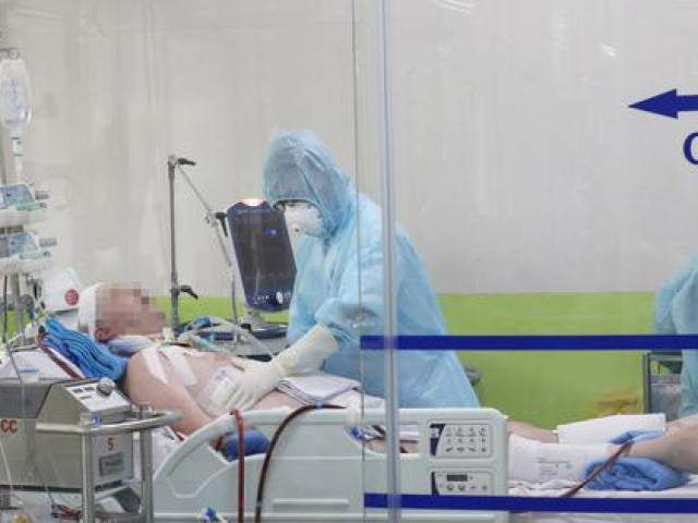 Tin tức trong ngày - Clip: Xem bác sĩ Bệnh viện Chợ Rẫy cứu chữa phi công người Anh mắc Covid-19 nặng