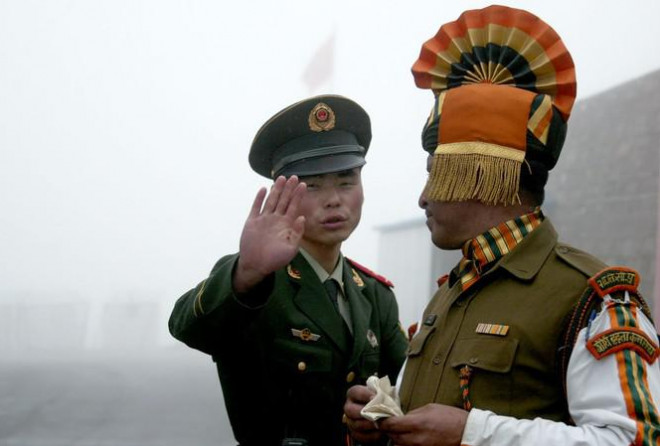 Lính biên phòng Trung Quốc và Ấn Độ trên biên giới