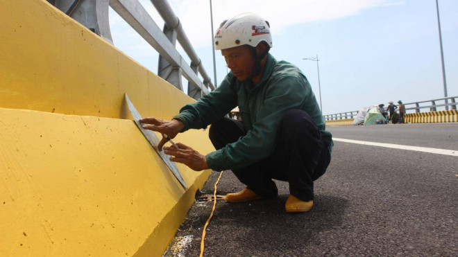 Cận cảnh cầu Thịnh Long vượt sông Ninh Cơ trước ngày thông xe - 3