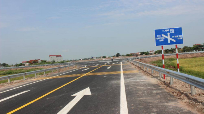 Cận cảnh cầu Thịnh Long vượt sông Ninh Cơ trước ngày thông xe - 8