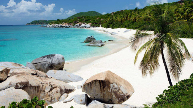 The Baths, Quần đảo Virgin: Bãi biển The Baths nằm trên đảo Virgin Gorda thuộc quần đảo Virgin của Anh quốc. Nơi đây nổi tiếng với các khối đá granit nằm rải rác dưới biển và bãi cát trắng.
