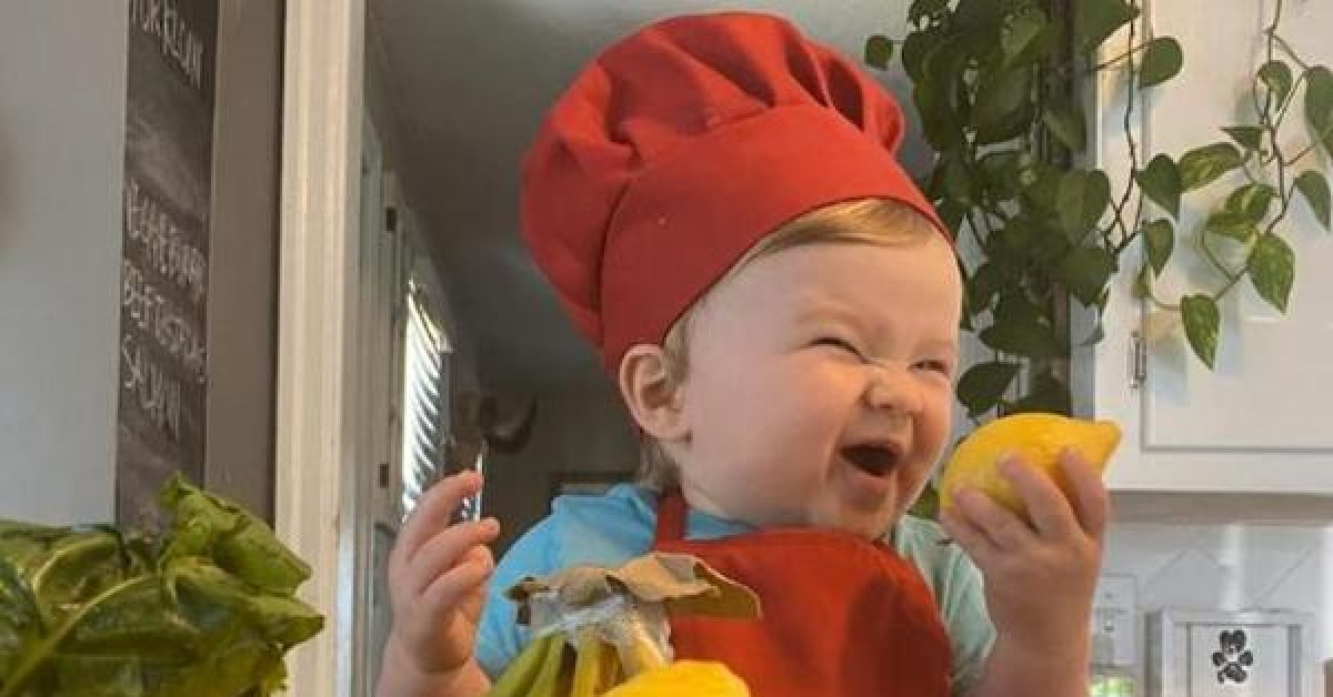 Gặp gỡ đầu bếp nhí mới 1 tuổi "gây bão" mạng xã hội - 1