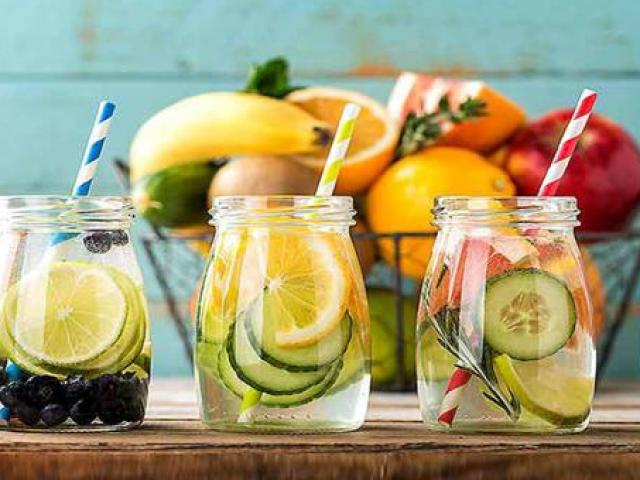 Thị trường - Tiêu dùng - Trong túi chỉ còn 10 nghìn, bạn sẽ mua được những món giải nhiệt nào?