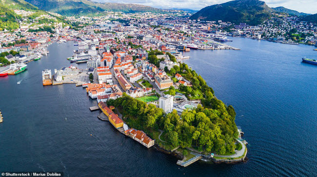 Bergen, Na Uy: Thành phố Bergen nổi tiếng với những ngọn đồi xanh mướt, bến cảng đẹp,  nhà cổ kính và nhiều bảo tàng.
