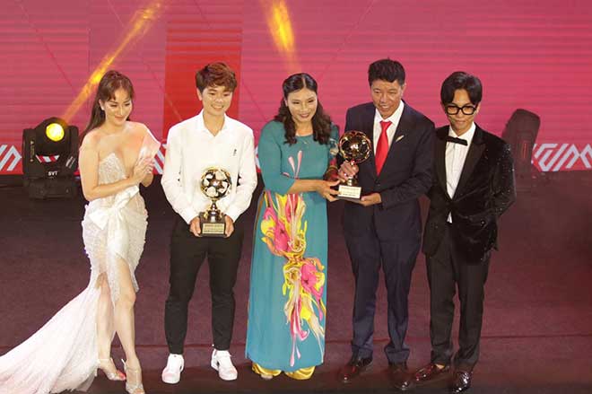 Trực tiếp trao giải Quả bóng Vàng Việt Nam 2019: Đỗ Hùng Dũng giành QBV - 9