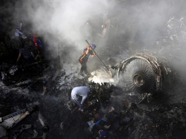 Thế giới - Hé lộ nguyên nhân vụ rơi máy bay thảm khốc khiến 97 người chết tại Pakistan