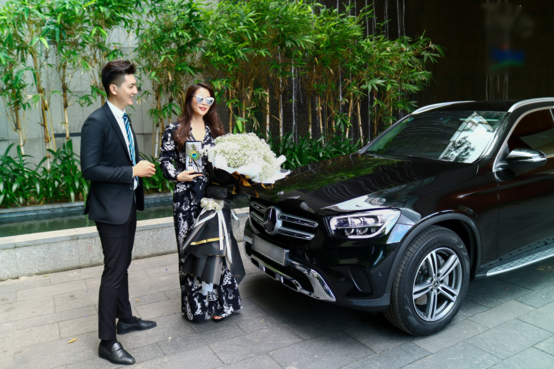 Sau xe 3 tỷ, nữ diễn viên có penthouse 23 tỷ lại tậu thêm Mercedes - 2