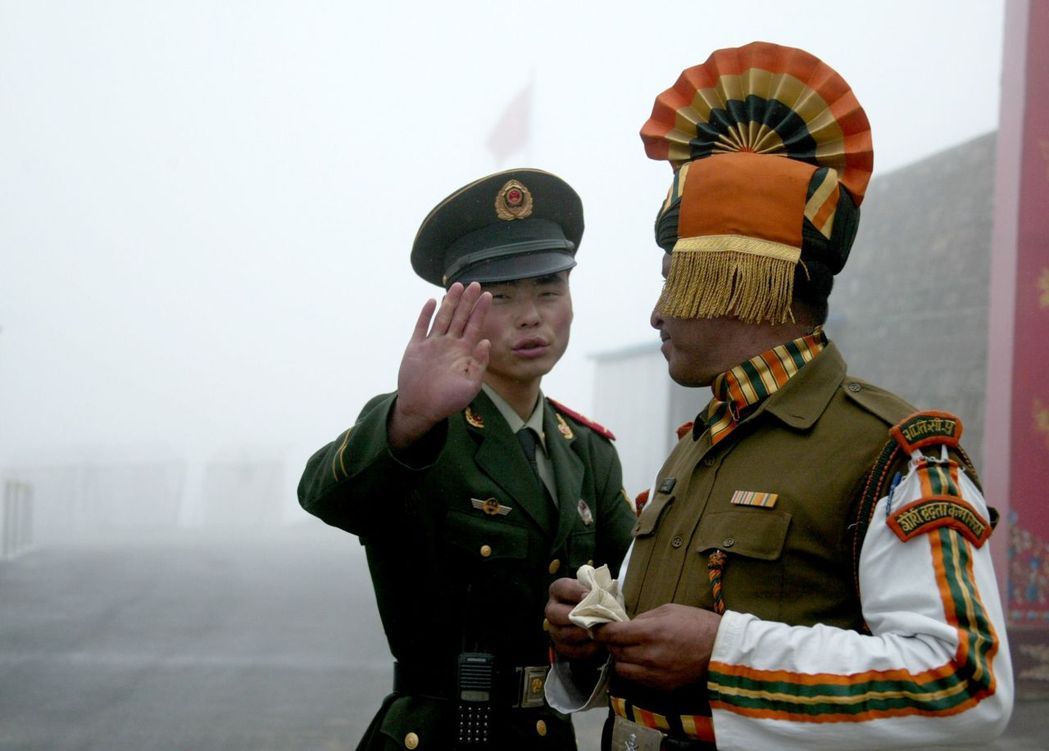 &nbsp;Binh sĩ Trung Quốc và Ấn Độ ở khu vực biên giới (ảnh: SCMP)
