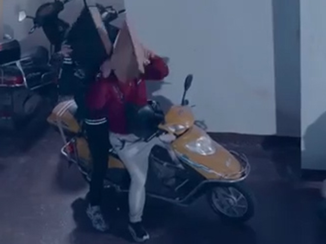 Video Clip Cười - Hai tên trộm xảo quyệt gặp ngay gã bảo vệ "lươn lẹo"