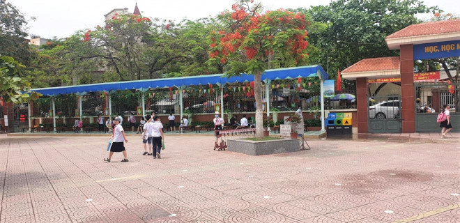 Nhiều trường tiểu học đã điều chỉnh giờ mở cổng, bố trí GV đón học sinh