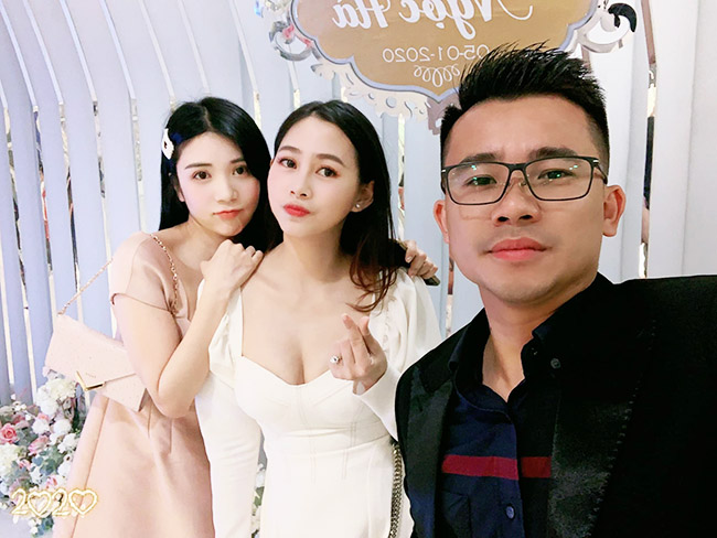 Cô hội ngộ diễn viên Thanh Bi tại một lễ cưới của bạn bè mới đây.
