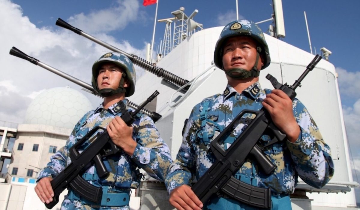 Lính hải quân Trung Quốc trên một tàu chiến đang tại Biển Đông (ảnh: Asiatimes)