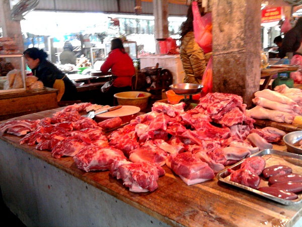 Thịt lợn tăng mỗi ngày một giá khiến tiểu thương ngao ngán vì ế ẩm