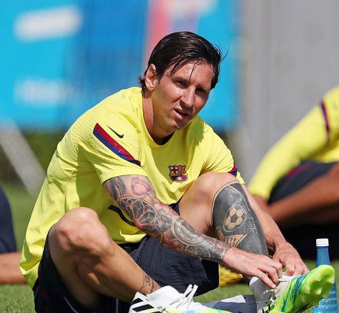 Tin HOT bóng đá trưa 27/5: Messi thay đổi diện mạo, fan Barca ngỡ ngàng - 1