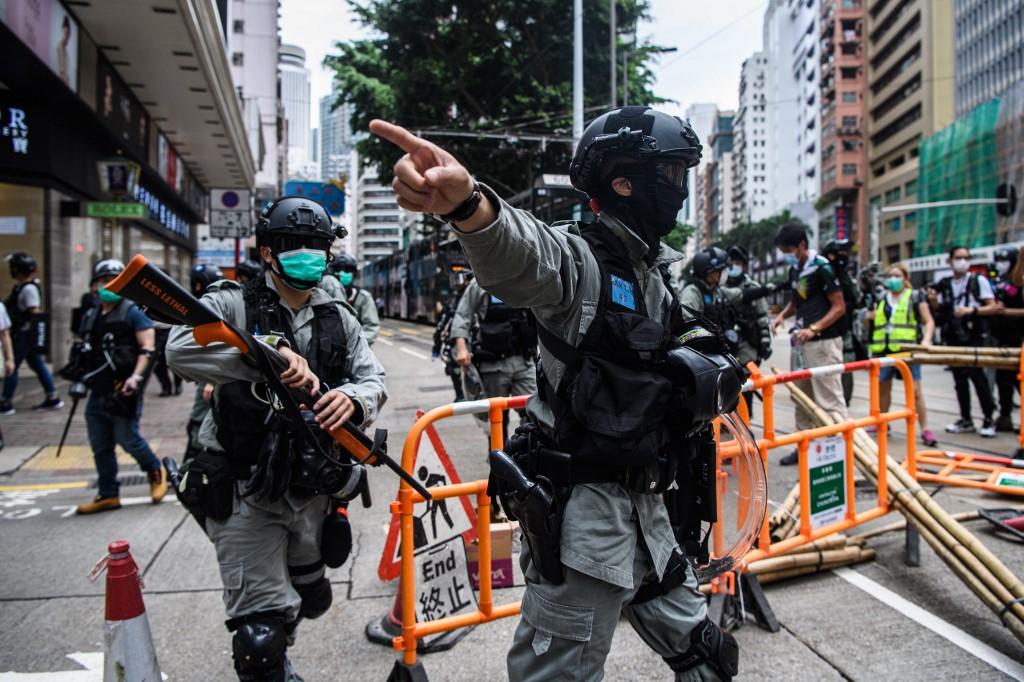 Cảnh sát chống bạo động tại Hồng Kông (ảnh: Reuters)